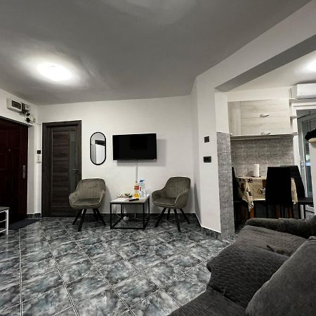 Ene Apart Oradea Free Parking Ngoại thất bức ảnh