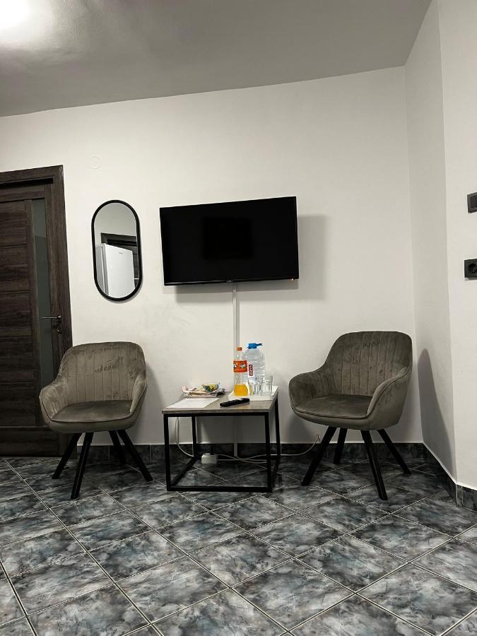 Ene Apart Oradea Free Parking Ngoại thất bức ảnh
